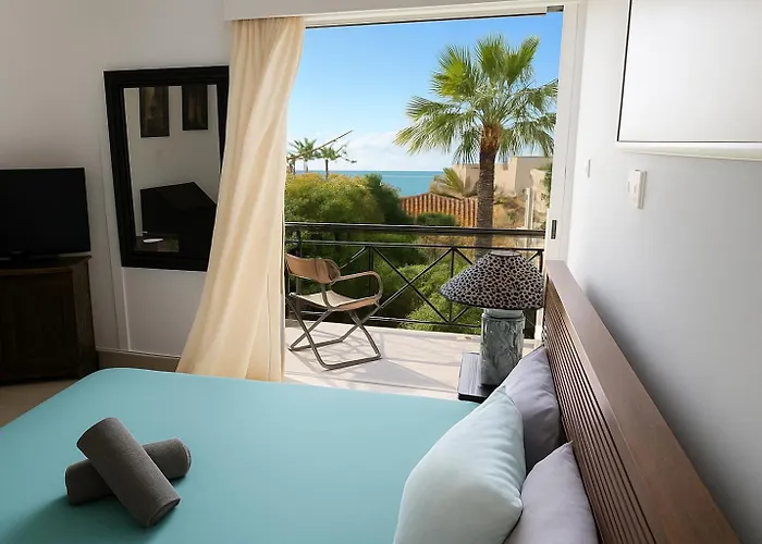 Sea View House With Pool * Λεμεσός